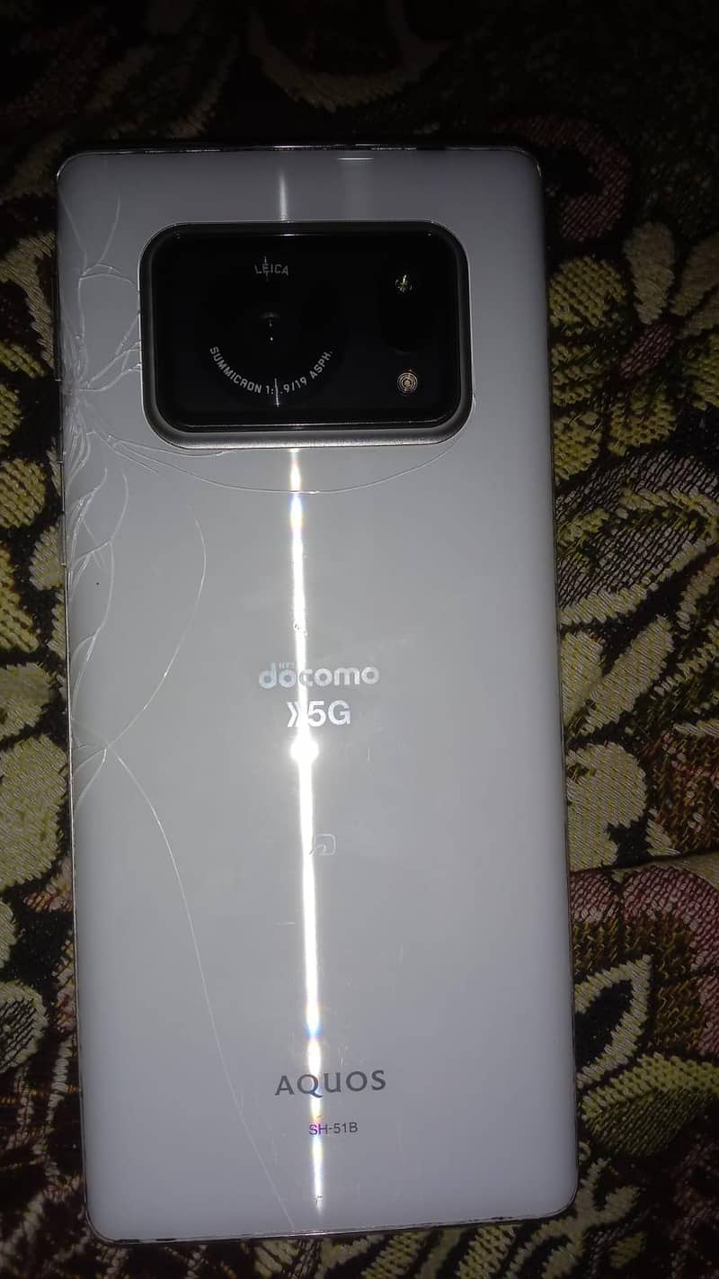 Sharp Aquos r6 1