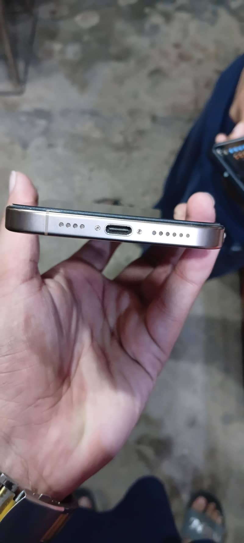 Apple iPhone 16 Pro Max 3