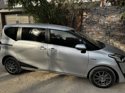 Toyota Sienta 2018