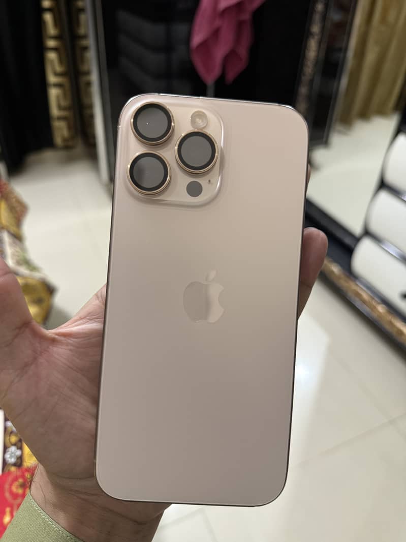 Apple iPhone 16 Pro Max 4