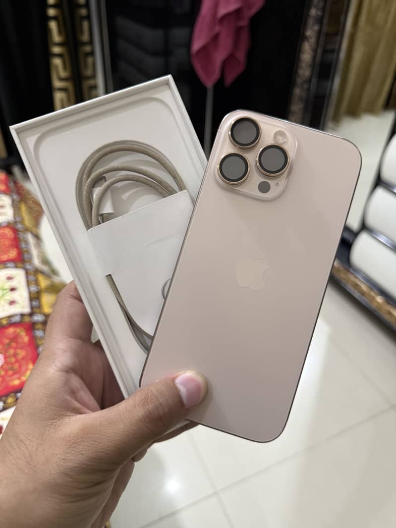 Apple iPhone 16 Pro Max 9