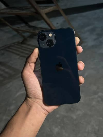 Apple iPhone 13 in apple warranty