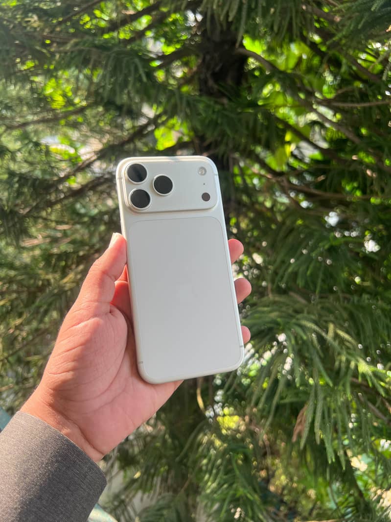 Apple iPhone 17 Pro Max 1