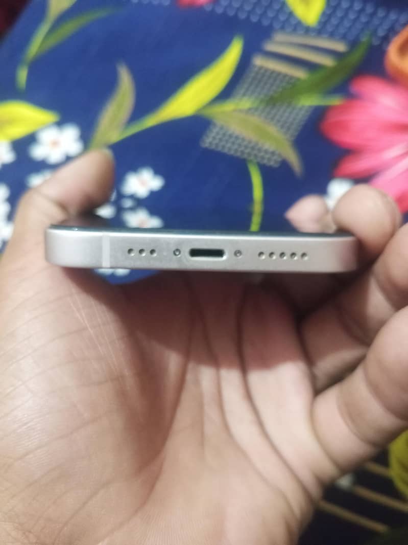 Apple iPhone 13 6