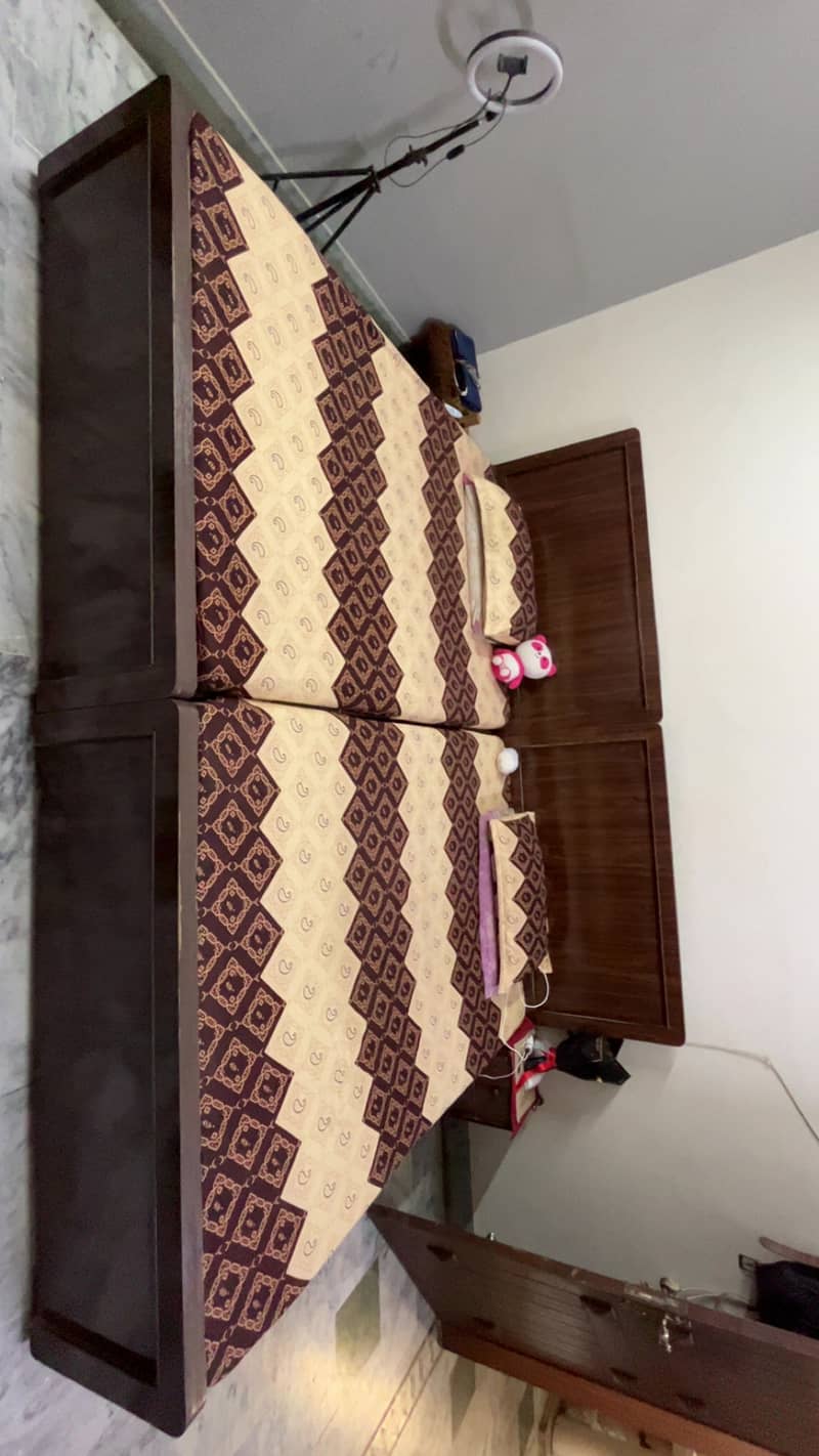 2 single beds 0