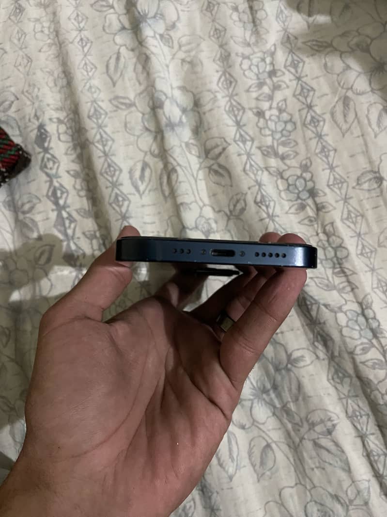 Apple iPhone 13 1