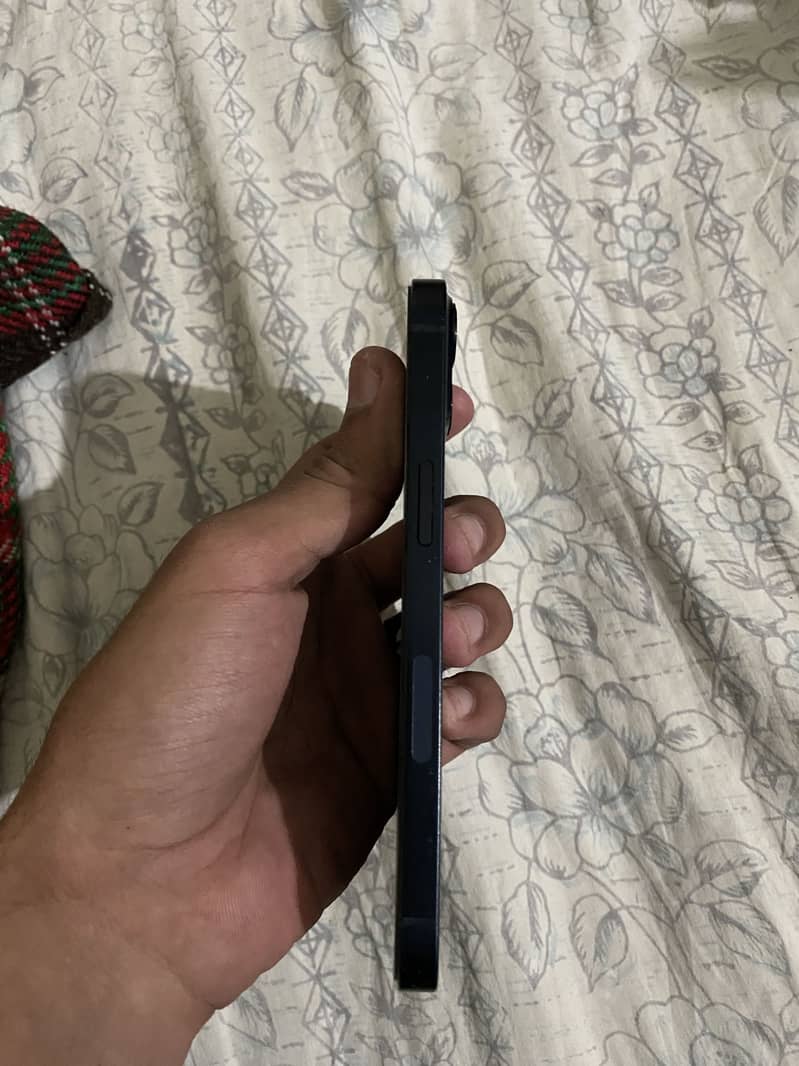 Apple iPhone 13 2