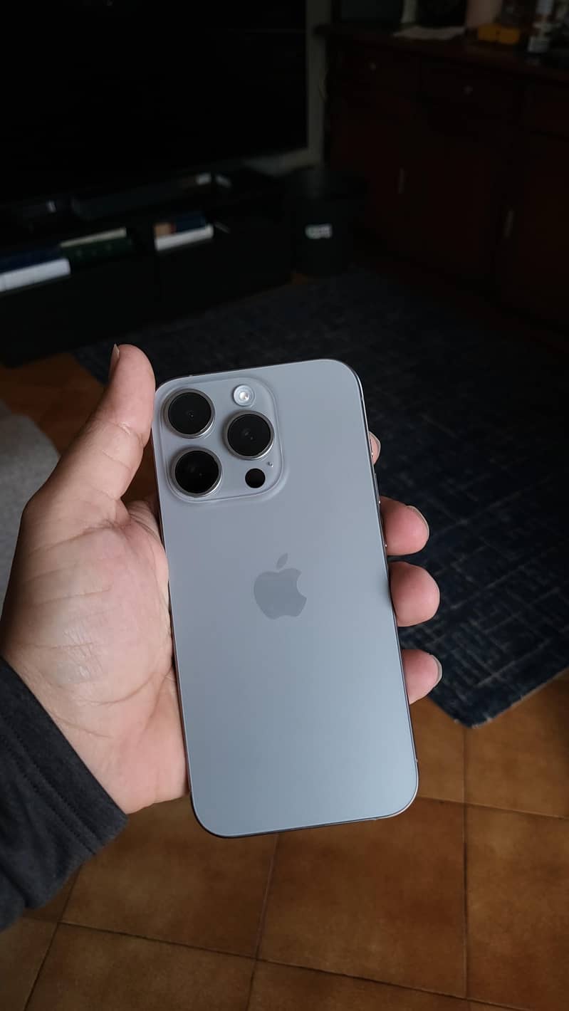 Apple iPhone 15 Pro 0