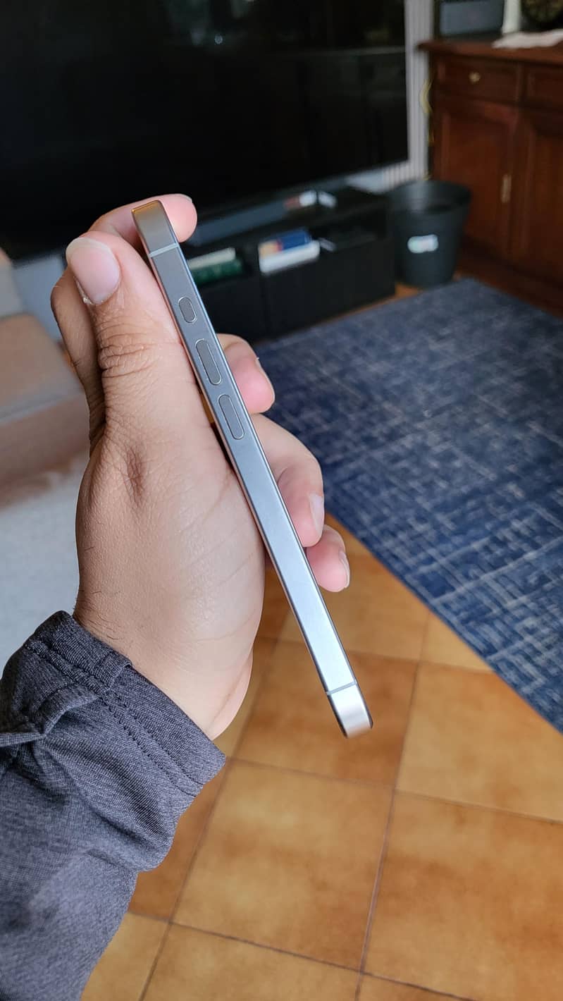 Apple iPhone 15 Pro 3