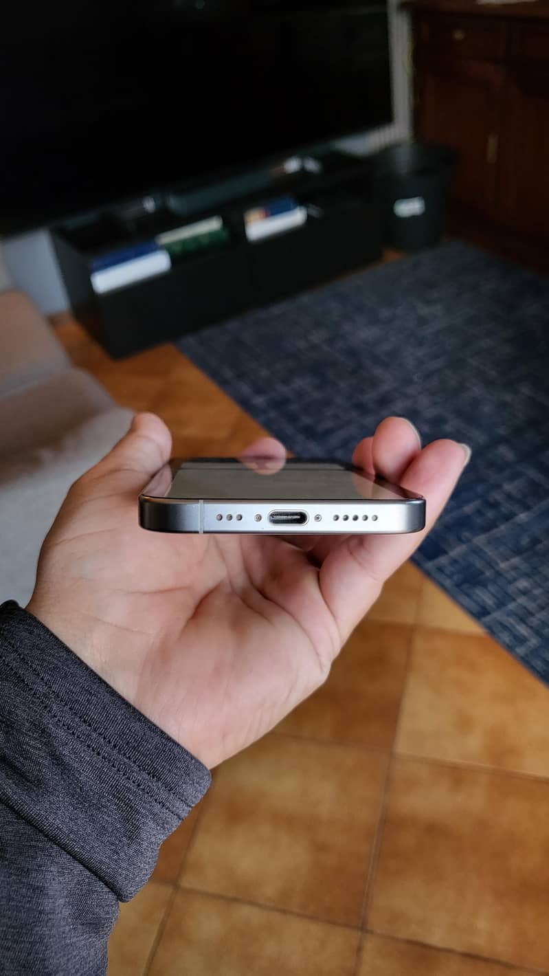 Apple iPhone 15 Pro 4