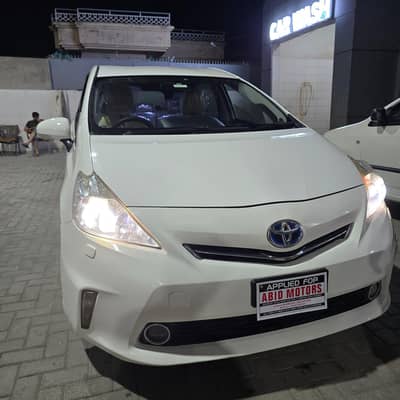 Toyota Prius Alpha 2013
