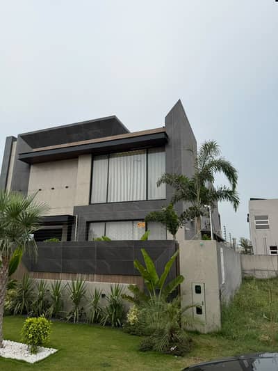 1 KANAL ELEGANT AND FULLY FURNISHED SUPER HOT LOCATED BUNGALOW IS AVAILABLE IN THE BEST BLOCK OF DHA LAHORE.