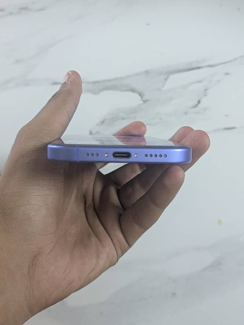 Apple iPhone 16 0