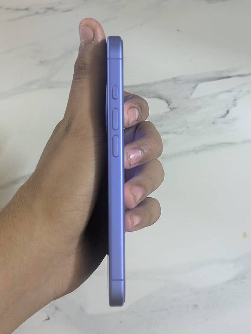 Apple iPhone 16 2