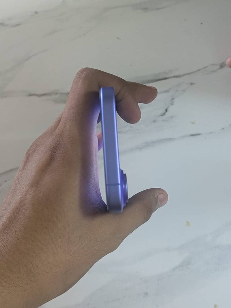 Apple iPhone 16 2