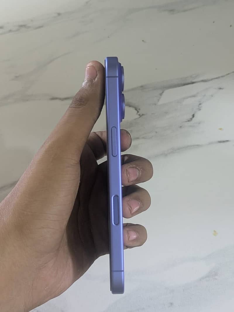 Apple iPhone 16 3