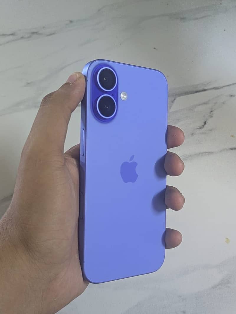 Apple iPhone 16 2