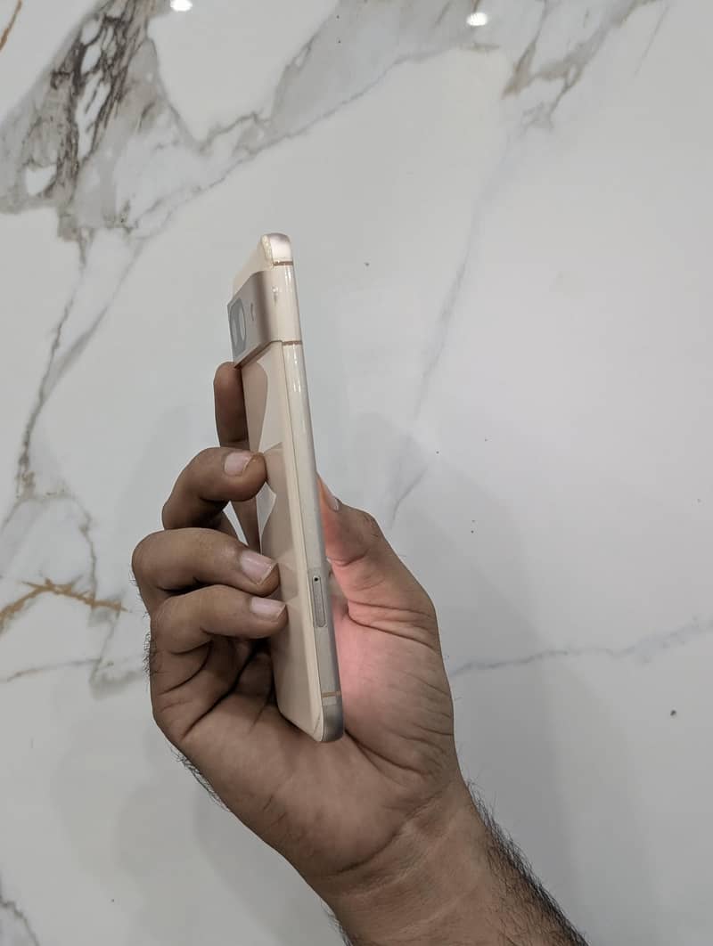Google Pixel 8 4