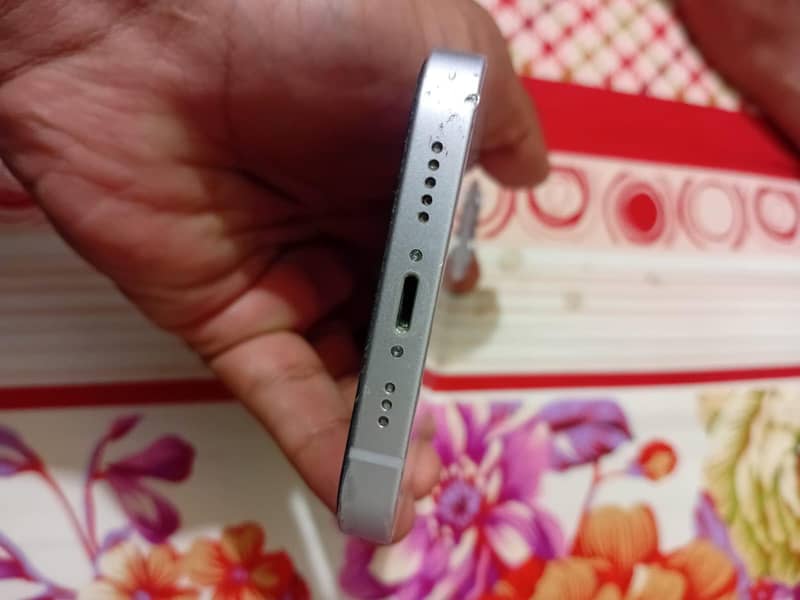 Apple iPhone 14 4