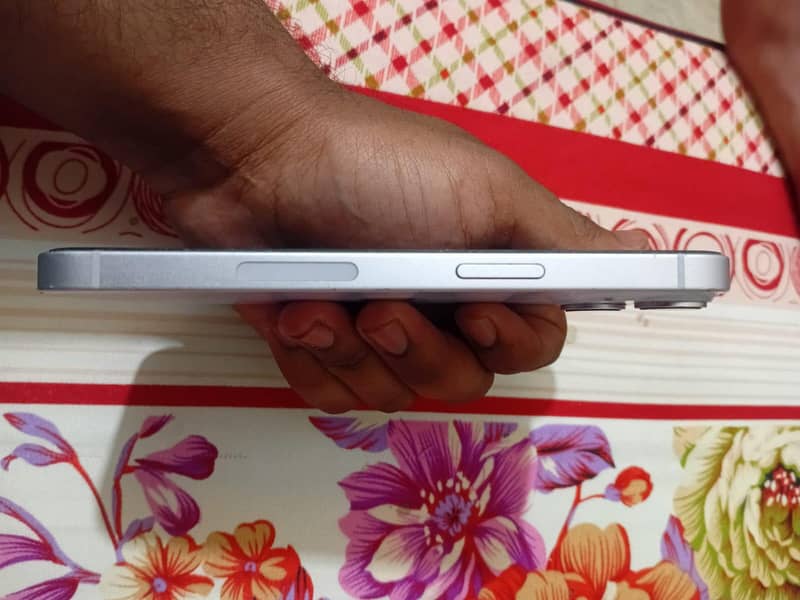 Apple iPhone 14 5