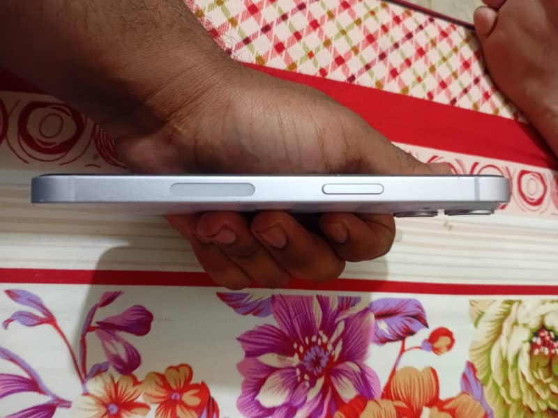 Apple iPhone 14 7