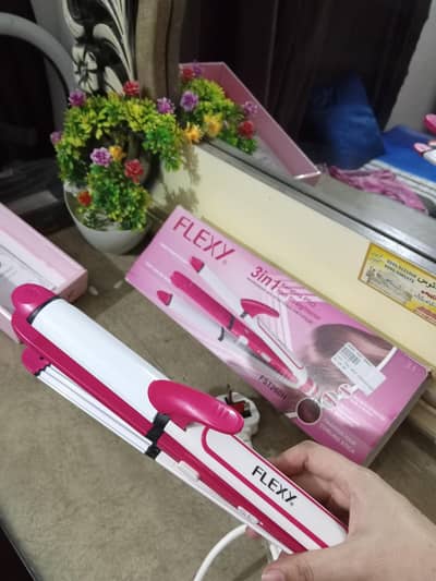 Brand New FLEXY 3-in-1 Hair Straightener & Curler