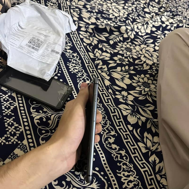 Apple iPhone 8 Plus 0