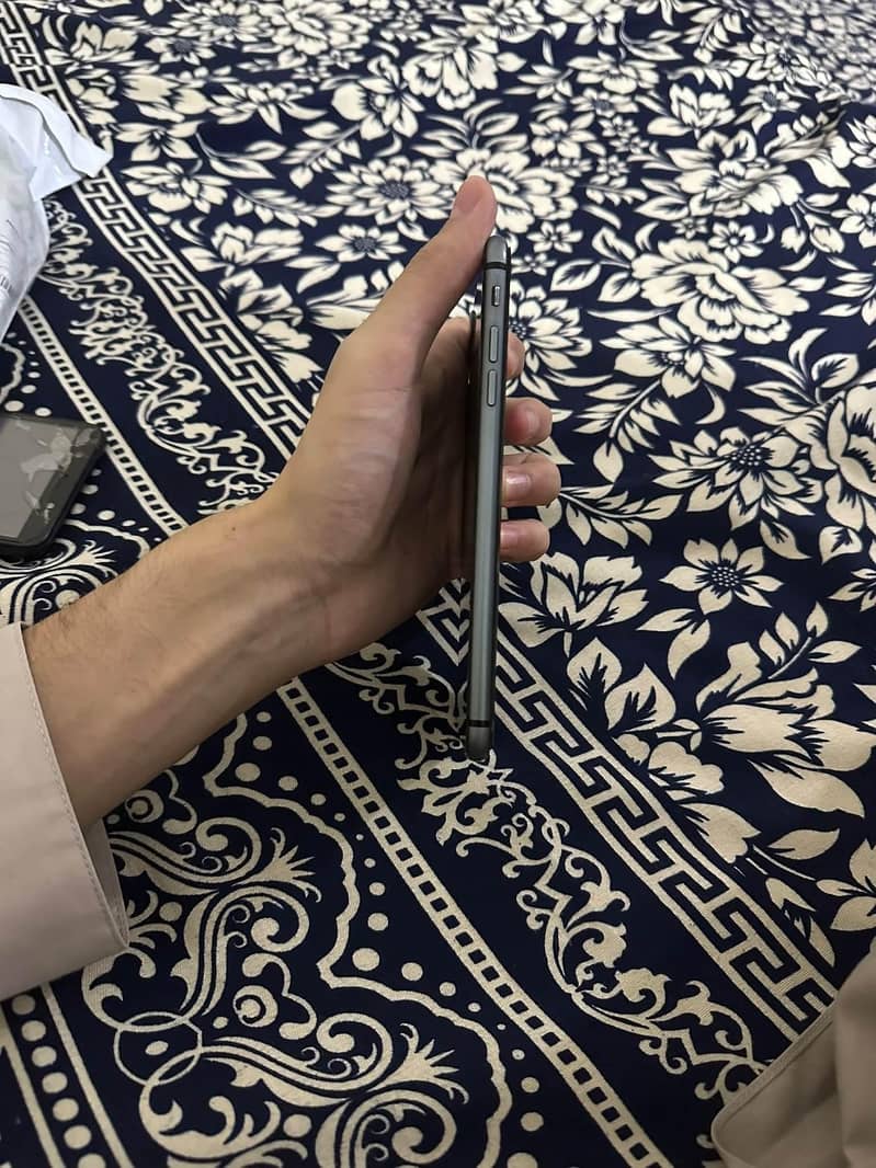 Apple iPhone 8 Plus 1