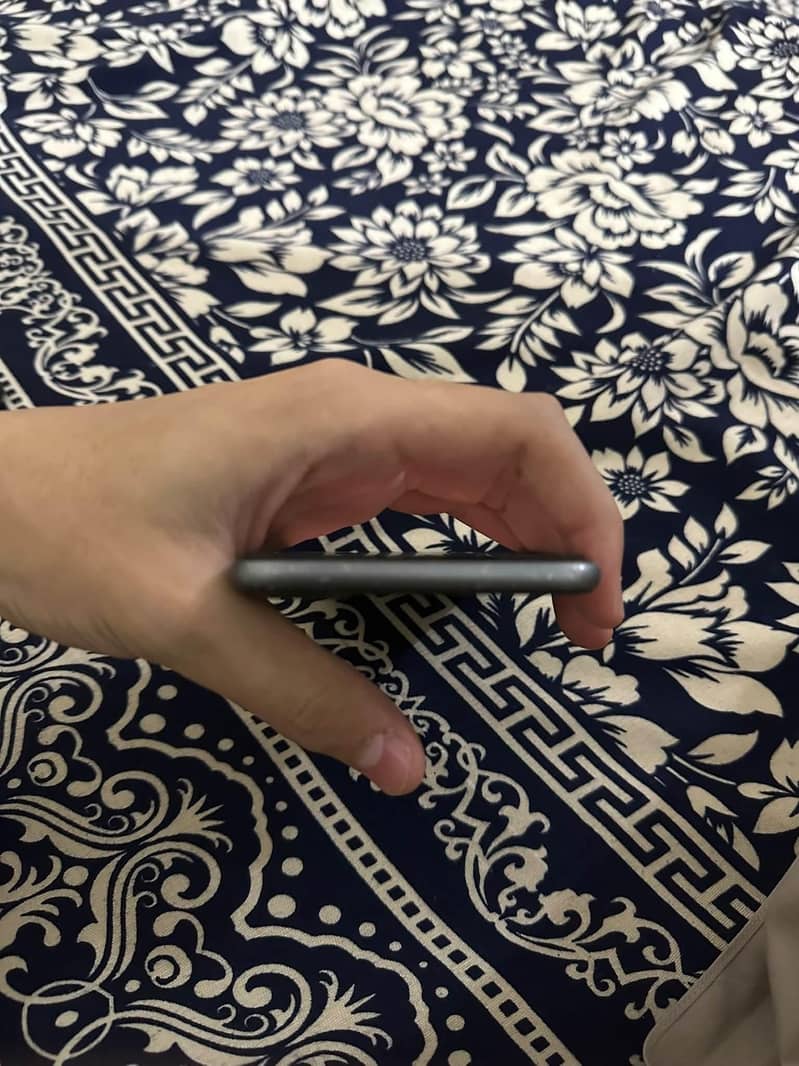 Apple iPhone 8 Plus 3