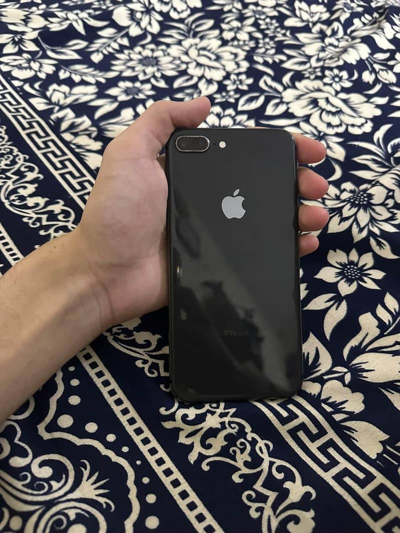 Apple iPhone 8 Plus 4