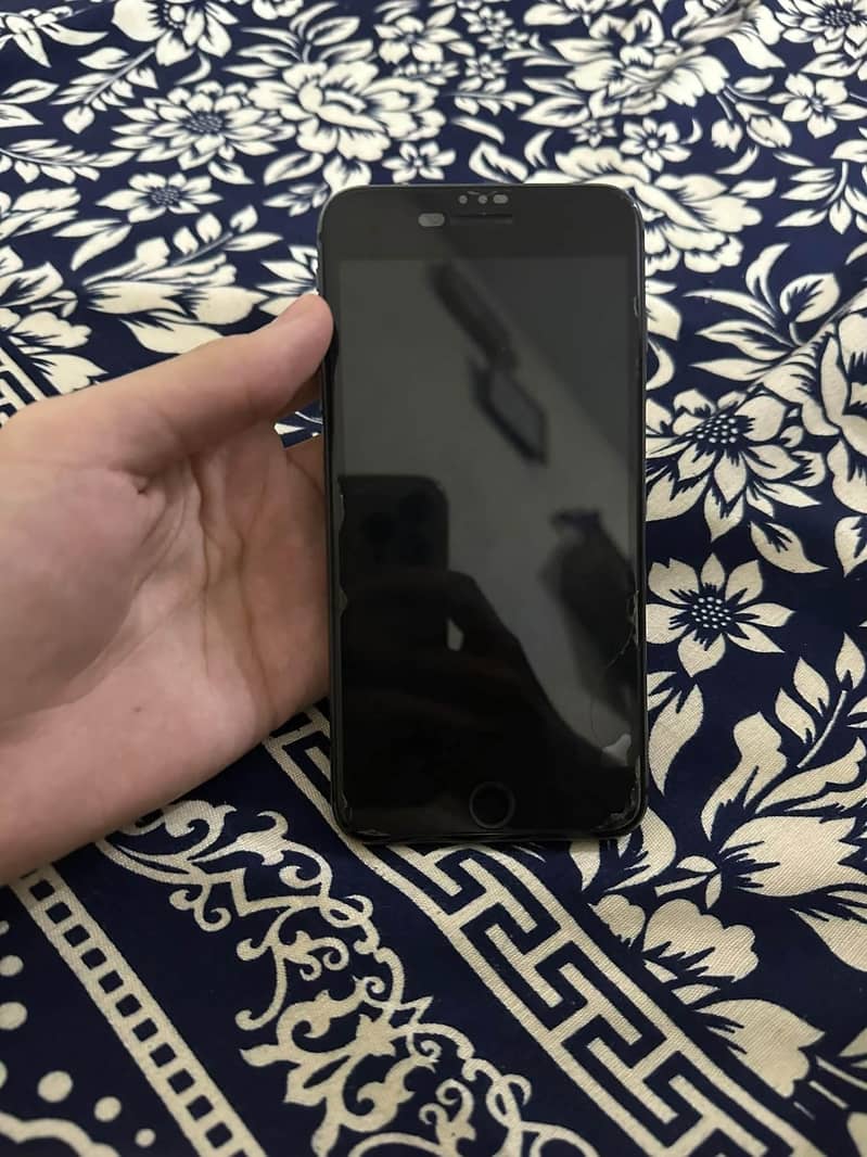 Apple iPhone 8 Plus 6