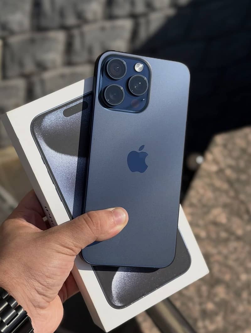 Apple iPhone 15 Pro Max 0