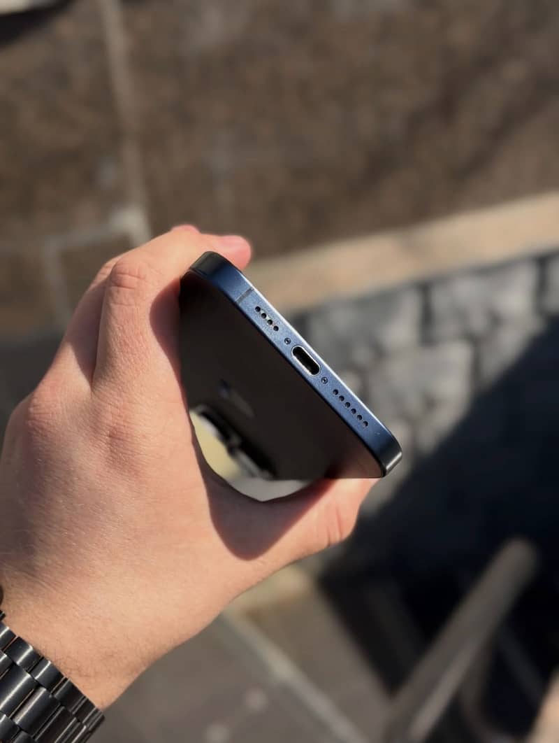 Apple iPhone 15 Pro Max 4