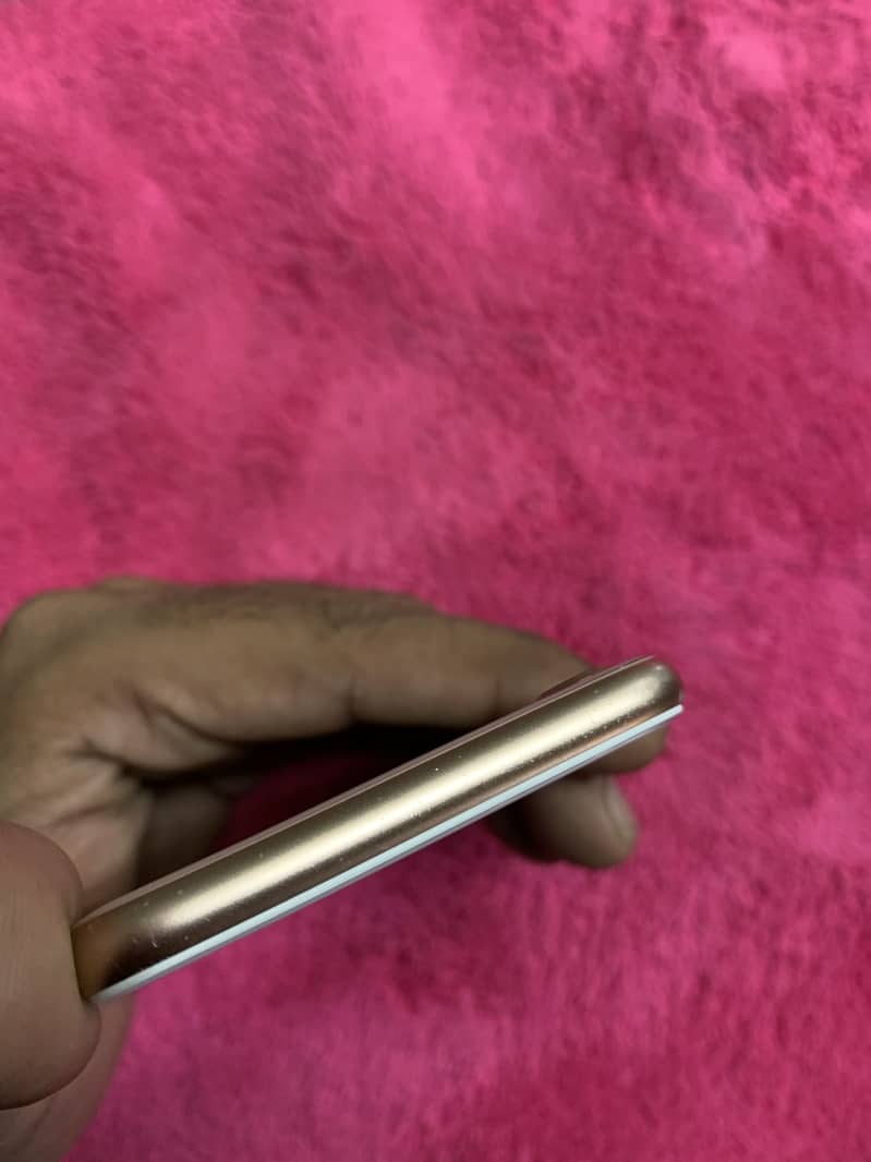Apple iPhone 8 3