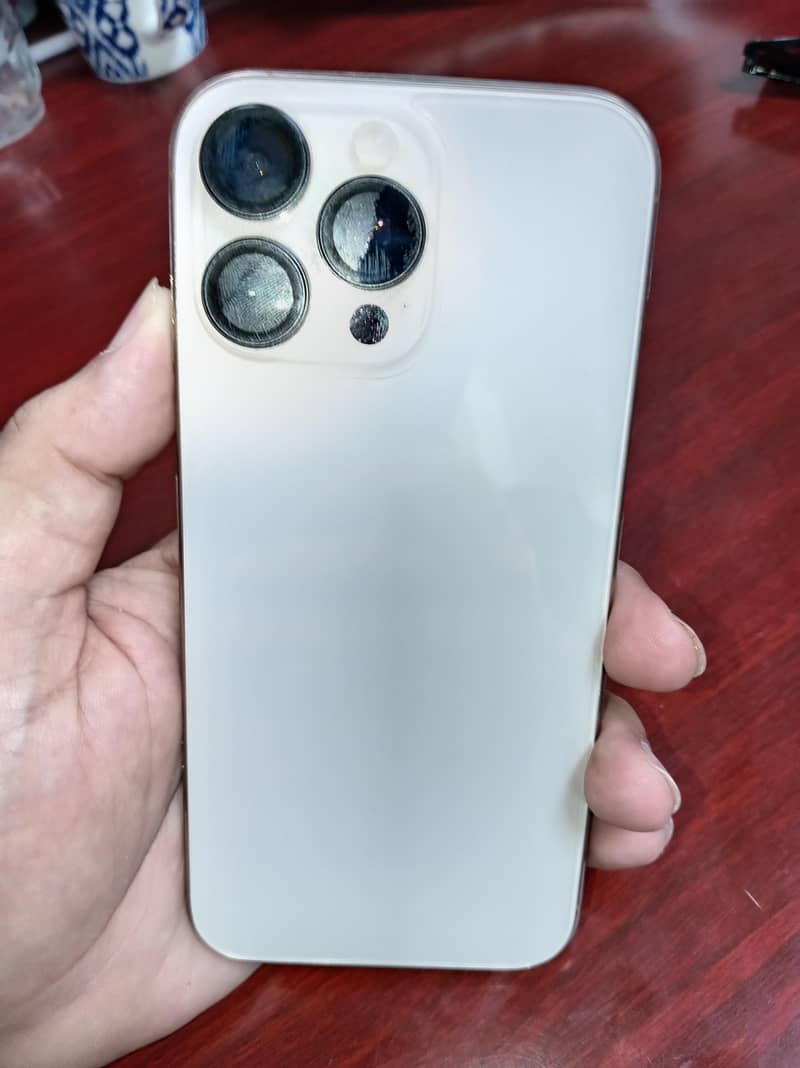 Apple iPhone 16 Pro Max 4