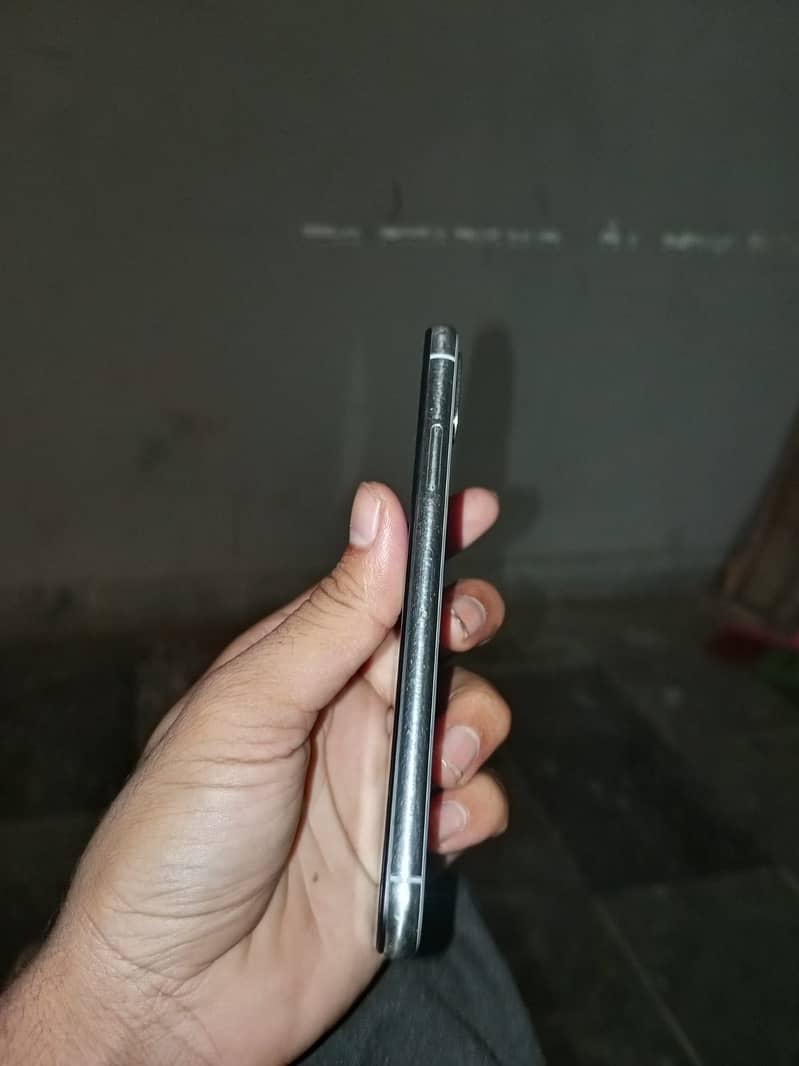Apple iPhone X 3