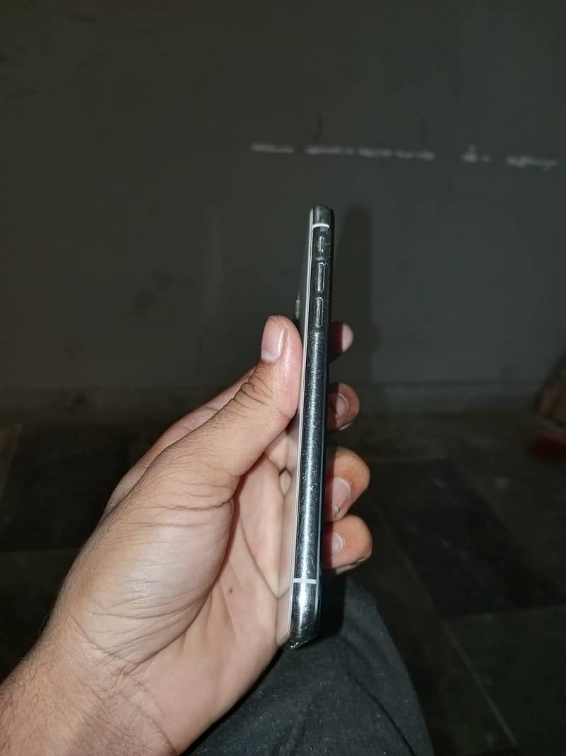 Apple iPhone X 4