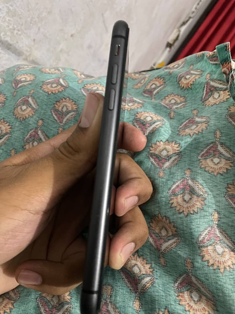 Apple iPhone 11 5