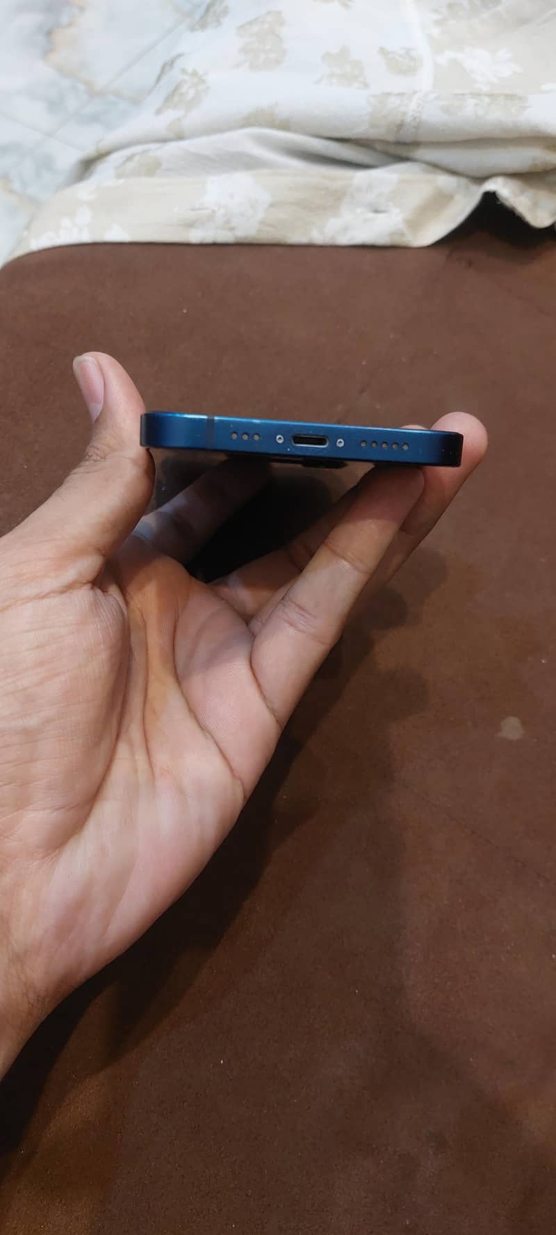 Apple iPhone 12 4