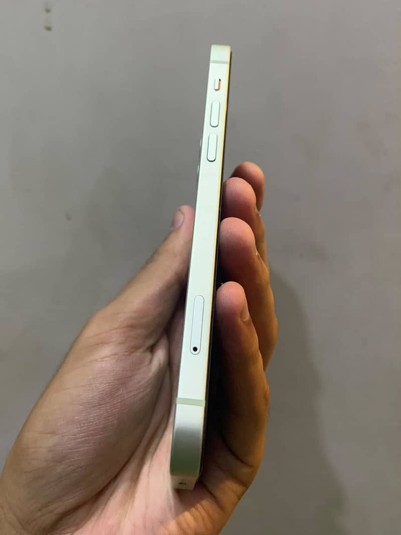 Apple iPhone 12 3