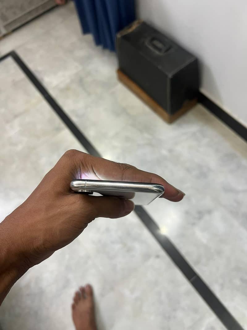 iPhone XS Max 4