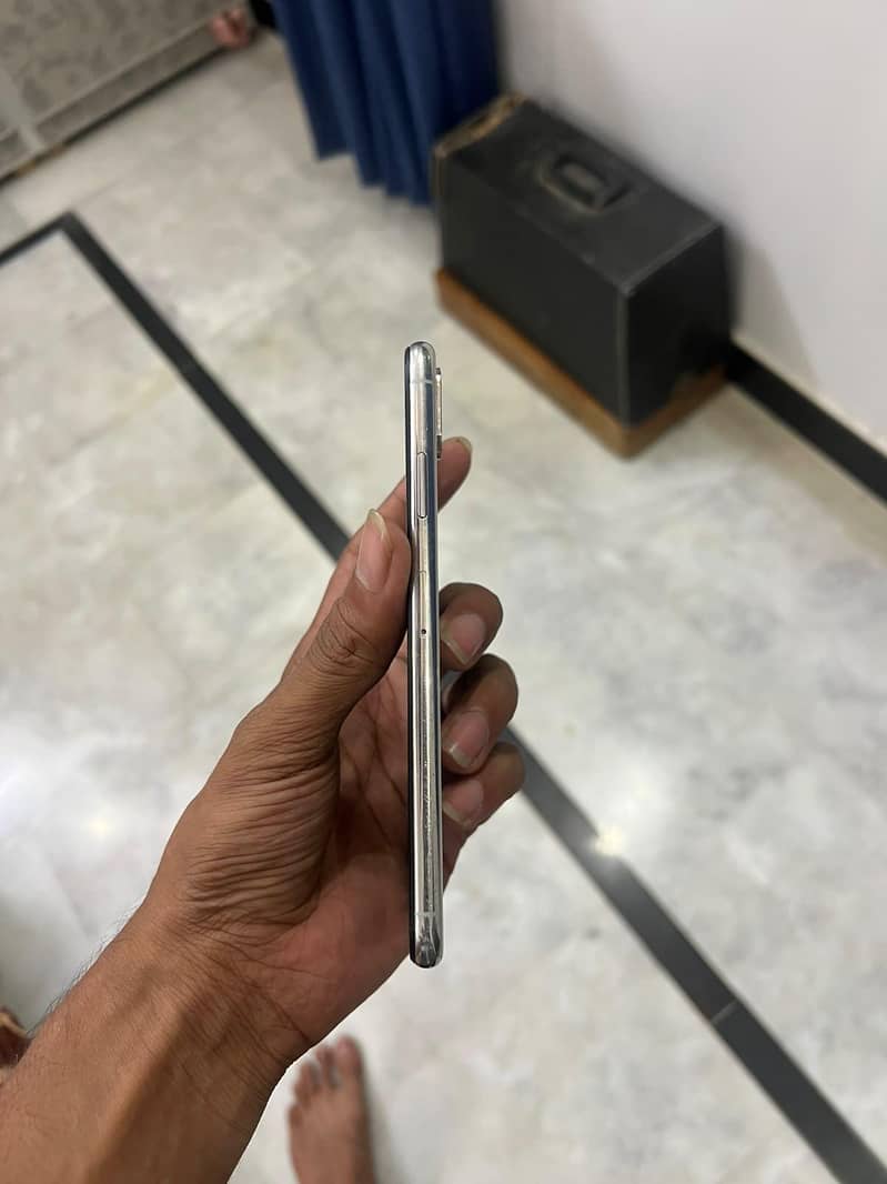 iPhone XS Max 5
