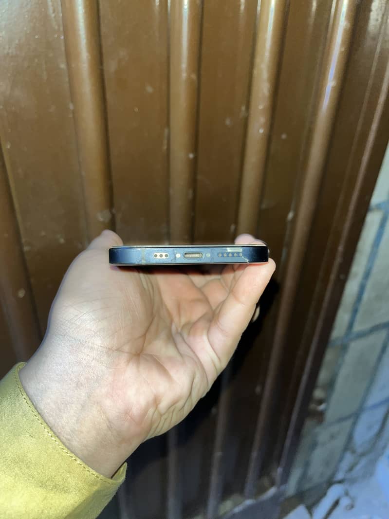 Apple iPhone 12 2