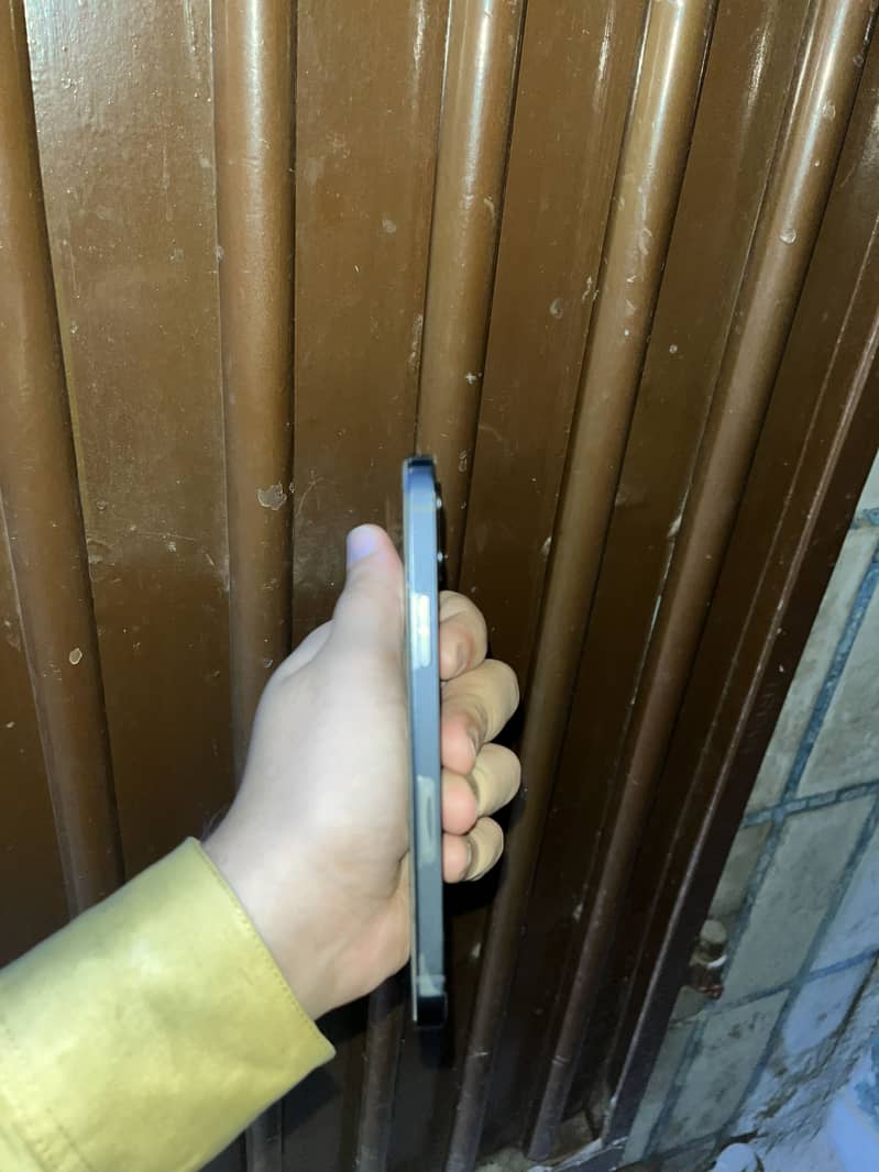 Apple iPhone 12 4