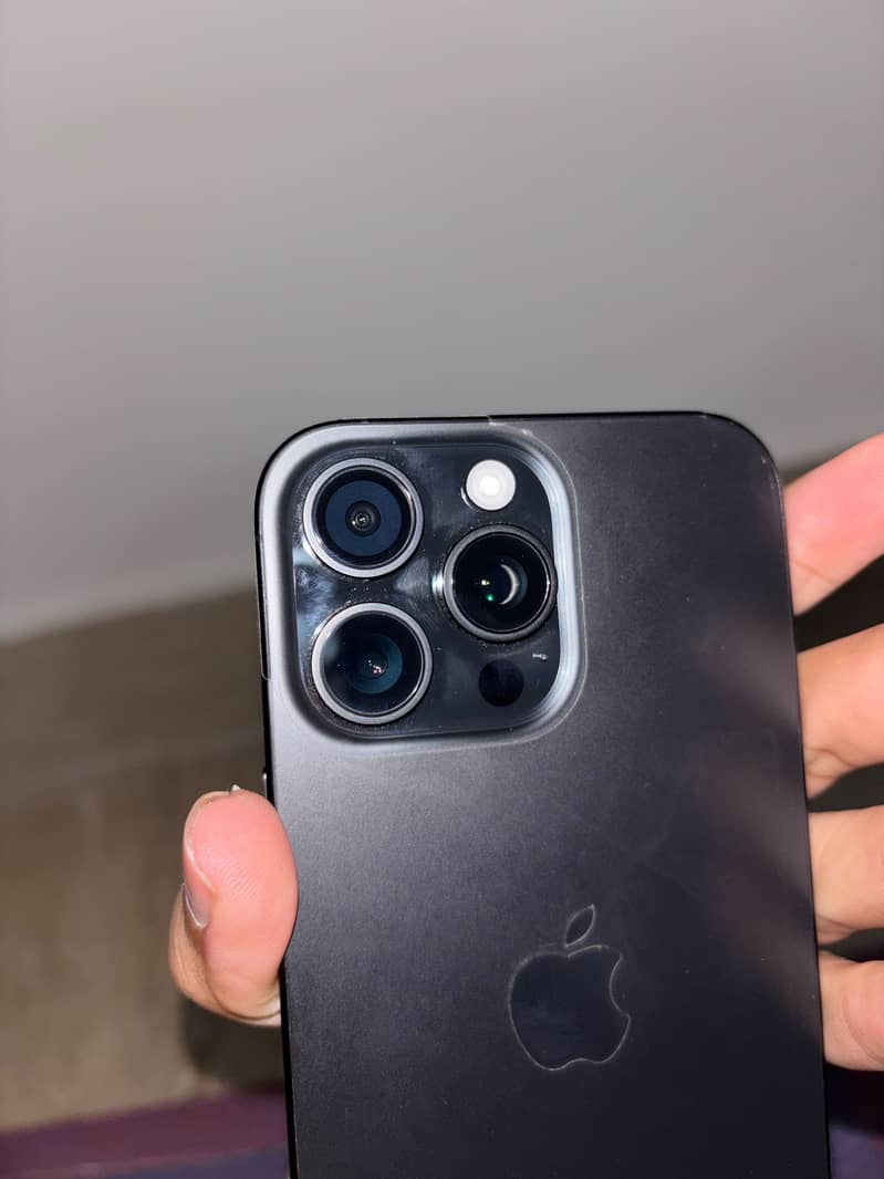 Apple iPhone 16 Pro Max 3