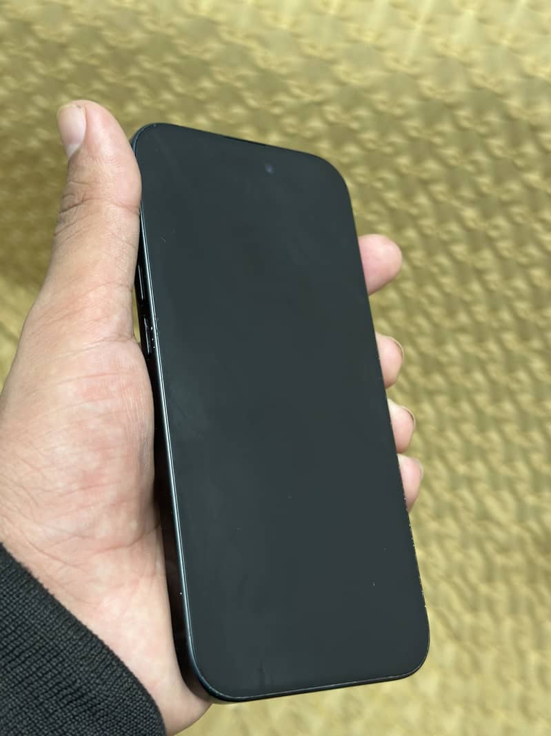 Apple iPhone 15 4