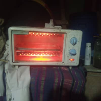 Westpoint Electric Oven / Toaster in Working Condition