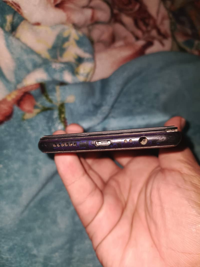 OPPO A3s 4