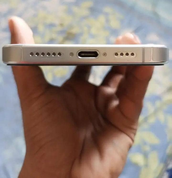Apple iPhone 16 Pro Max 3