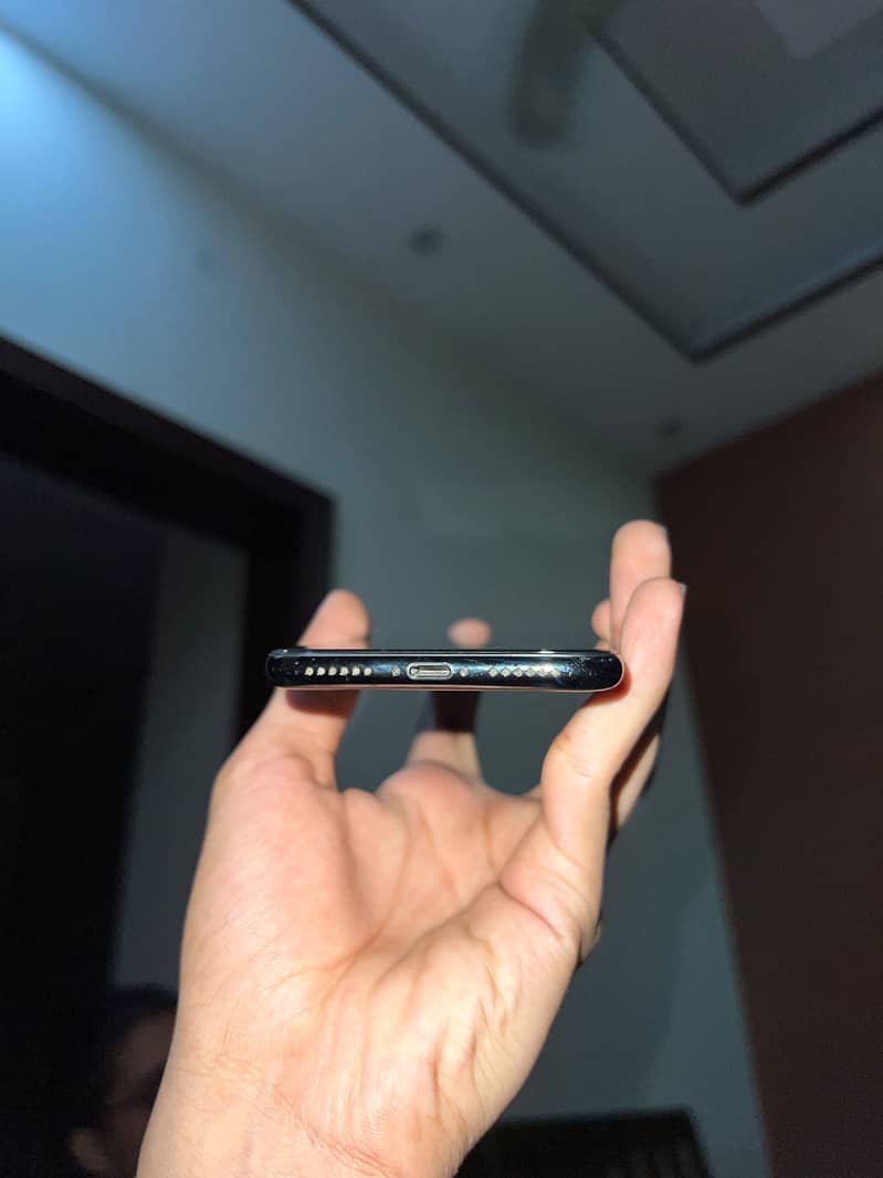 Apple iPhone X 3